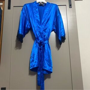 Vtg Frederick's of Hollywood Royal Blue Satin Short Kimono Robe with Lace Trim